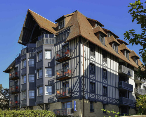 https://all.accor.com/B4Q8