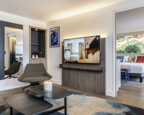 https://all.accor.com/B4Q8