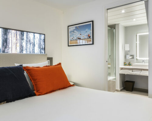 https://all.accor.com/B4Q8
