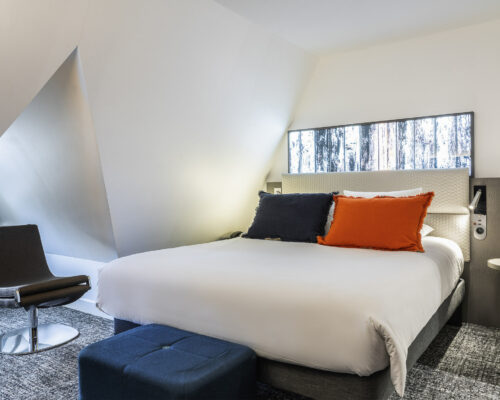 https://all.accor.com/B4Q8